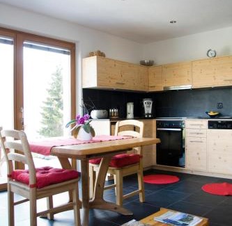 Tschlin Apartamento | Ferienwohnung Caviezel