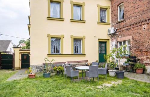 Gottscheina Apartamento | Ferienwohnung Creutzer in Leipzig Gottscheina, ideal auch für Monteure, kostenfreies, schnelles Wlan kostenfreies Parken, geräumiges Appartment mit 4 Einzelbetten, Komplettausstattung Küche, Bad mit Badewanne und Dusche Waschmaschine, Wäschetrockner
