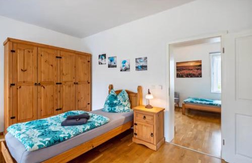 Gottscheina Apartamento | Ferienwohnung Creutzer in Leipzig Gottscheina, ideal auch für Monteure, kostenfreies, schnelles Wlan kostenfreies Parken, geräumiges Appartment mit 4 Einzelbetten, Komplettausstattung Küche, Bad mit Badewanne und Dusche Waschmaschine, Wäschetrockner