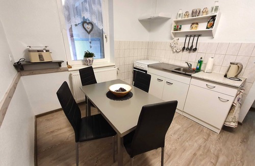 Mandelholz Apartamento | Ferienwohnung Das Alte E-werk mit Kamin - Fewo mit 2 SZ