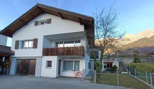 Maienfeld Apartamento | Ferienwohnung Falknis In Maienfeld Mit Bergblick