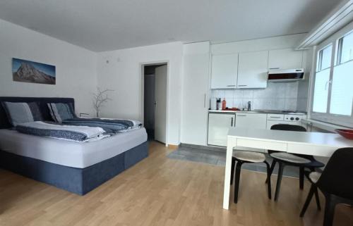 Maienfeld Apartamento | Ferienwohnung Falknis In Maienfeld Mit Bergblick