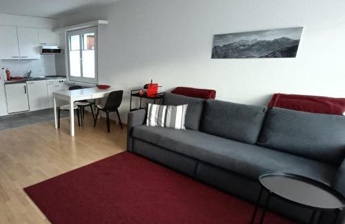 Maienfeld Apartamento | Ferienwohnung Falknis In Maienfeld Mit Bergblick