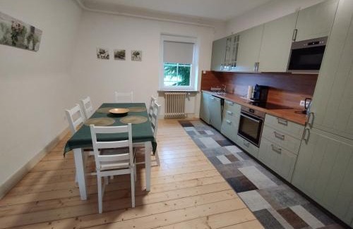 Naunheim Apartamento | Ferienwohnung Gasthof Port 90