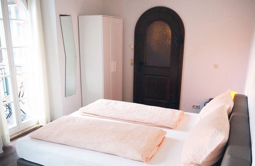 Staufen im Breisgau Apartamento | Apartamento en la puerta histórica de la ciudad, 75 m 2 con 2 dormitorios y balcón para máx. 5 personas