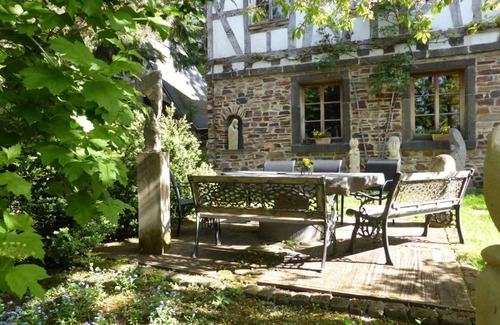 Munstermaifeld Apartamento | Ferienwohnung in Außergewöhnlichem Bruchstein-ferienhaus