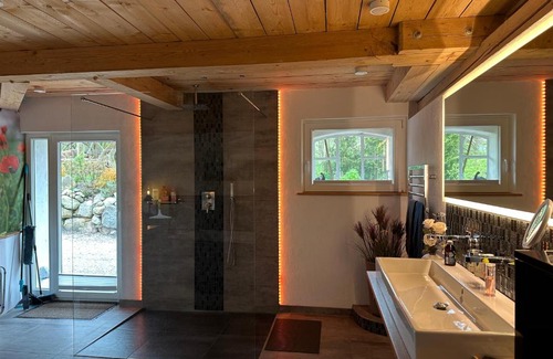 Gremersdorf Apartamento | Ferienwohnung mit Luxusbad, Terrasse Ostseenähe