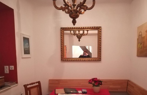 Karlstadt Apartamento | Apartamento con gran balcón con vistas a la iglesia parroquial.