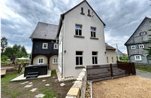 Grossschoenau Apartamento | Ferienwohnung Ornella mit Sauna, Whirlpool