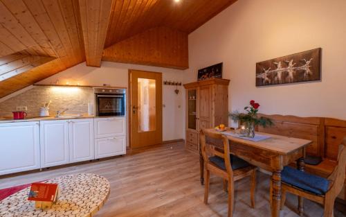 Wiesenfelden Apartamento | Ferienwohnung „Rose“