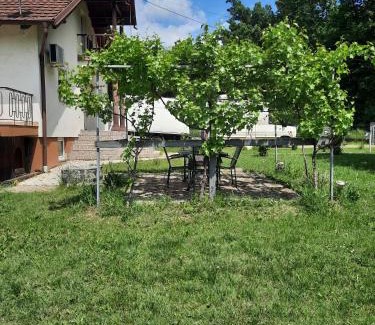Kraljevo Apartamento | Ferienwohnung Süß