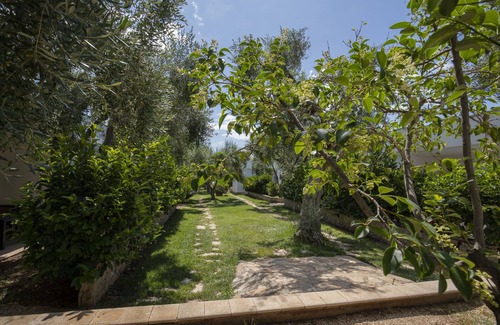 Mattinata Casa | Ferienwohnung Ulivo mit Pool und Privatstrand