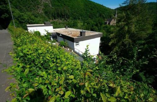 Bad Bertrich Apartamento | Ferienwohnung Villa Abrioux am Park