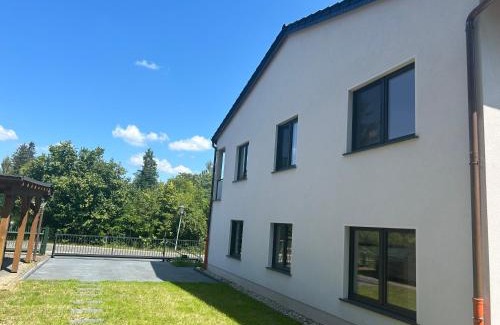 Oberhavel Apartamento | Ferienwohnung Waldesruh mit Kaminofen und Balkon