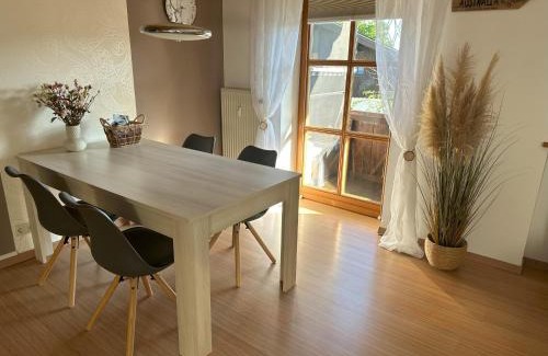 Hauzenberg Apartamento | Ferienwohnung WaldGlück mit Pool & Sauna