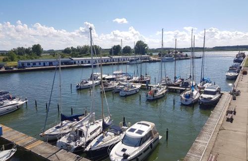Karlshagen Apartamento | Ferienwohnung Yachthafenidyll - direkte Wasserlage am Hafen