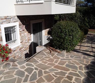 Dasamari Casa | Ferienwohnung zwischen City Athen Strand und Flughafen in den Bergen