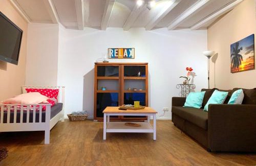Itzehoe Apartamento | Ferienwohnungen Arp "Beach House" mit Terrasse und Parkplatz
