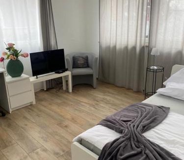 Neckartenzlingen Apartamento | Ferienwohnungen Lamisto am Waldesrand