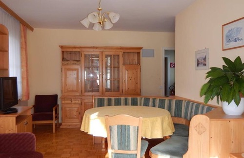 Irdning Apartamento | Ferienwohnungen Rojer - Apartment/living room/bedroom/shower, WC