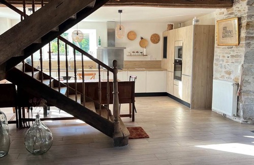 Lucq-de-Bearn Casa | Entre Jurançon y Pirineos Béarnaise granja con piscina cubierta climatizada.