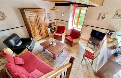 Saint-Aubin-le-Monial Casa | Fermette au cœur du bocage avec jardin clos, cheminée, wifi, et proche station thermale de Bourbon - FR-1-489-490