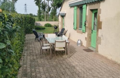Saint-Aubin-le-Monial Casa | Fermette au cœur du bocage avec jardin clos, cheminée, wifi, et proche station thermale de Bourbon - FR-1-489-490