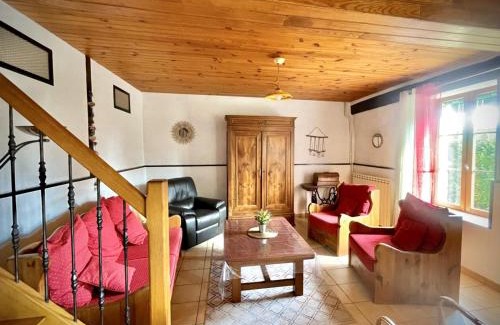 Saint-Aubin-le-Monial Casa | Fermette au cœur du bocage avec jardin clos, cheminée, wifi, et proche station thermale de Bourbon - FR-1-489-490