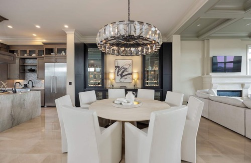 Katie Hill Neighborhood Casa | Fern Manor-5bdrm-Private Pool-Theatre-Luxury Rental