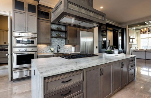 Katie Hill Neighborhood Casa | Fern Manor-5bdrm-Private Pool-Theatre-Luxury Rental