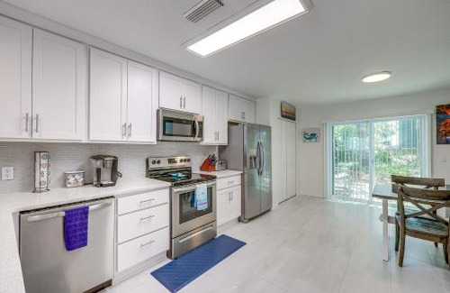 Fernandina Beach Casa | Fernandina Beach Townhome with Patio Walk to Beach!