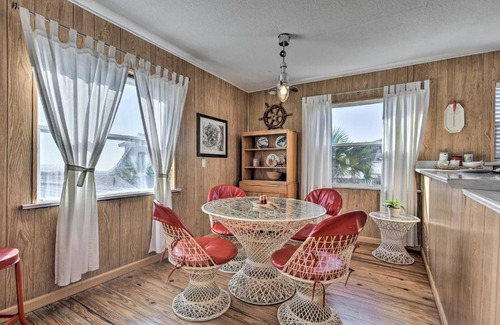 Fernandina Beach Casa | Fernandina Cottage with Deck and Direct Beach Access!