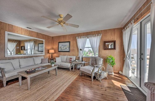 Fernandina Beach Casa | Fernandina Cottage with Deck and Direct Beach Access!