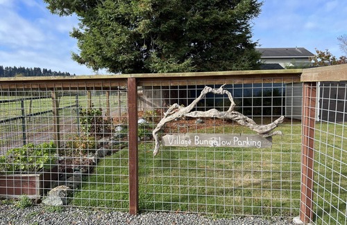 Ferndale Casa | Ferndale Bungalow with pasture views, 5 minute walk to Downtown!