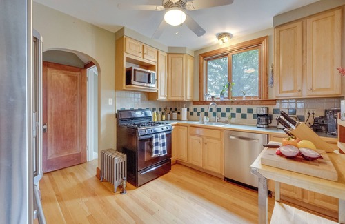 Ferndale Casa | Ferndale Gem, Walk to Stores & Restaurants!