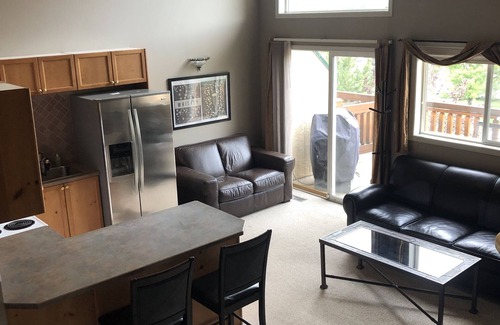 East Kootenay Condominio | Fernie 3 Bed Condo with vaulted ceilings and Deck
