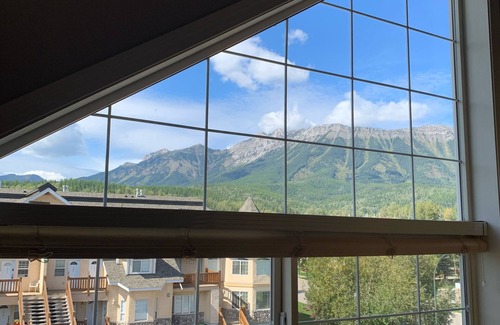 East Kootenay Condominio | Fernie 3 Bed Condo with vaulted ceilings and Deck