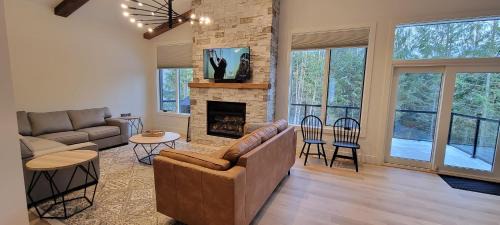 East Kootenay Casa | Fernie Escape - Mountain Home on the Ski Hill