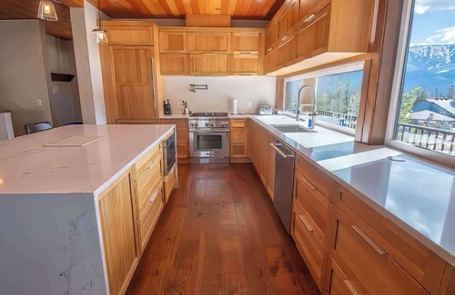 East Kootenay Casa | Fernie - Ski in/out Snow Creek Cabin #507