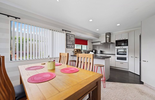 Welcome Bay Casa | Fernwood Escape - Tauranga Holiday Home