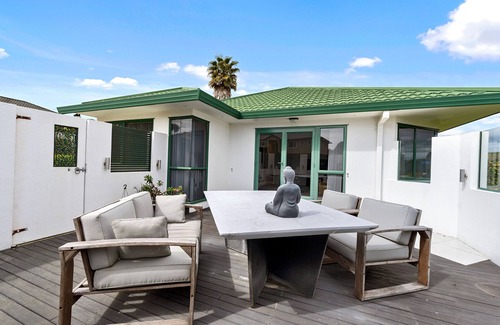Welcome Bay Casa | Fernwood Escape - Tauranga Holiday Home