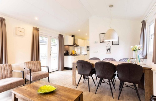 Beekbergen-West Chalet De Esquí | ✓ Ferox at Recreatiepark Beekbergen ✓ Holiday home for 6 persons ✓ Located in Beekbergen (Gelderland) ✓ Holiday park on the Veluwe ✓ Book directly through the park