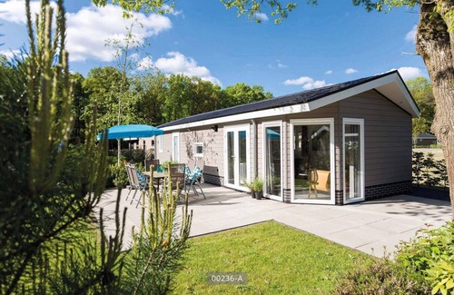 Cromvoirt Chalet De Esquí | ✓ Ferox at Résidence de Leuvert ✓ Holiday home for 5 persons ✓ Located near Den Bosch (Noord-Brabant) ✓ Near De IJzeren Man ✓ Book directly through the park