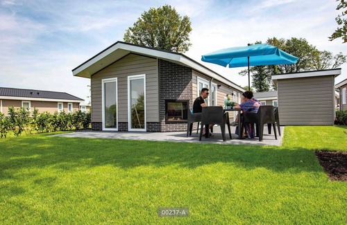 Cromvoirt Chalet De Esquí | ✓ Ferox at Résidence de Leuvert ✓ Holiday home for 5 persons ✓ Located near Den Bosch (Noord-Brabant) ✓ Near De IJzeren Man ✓ Book directly through the park