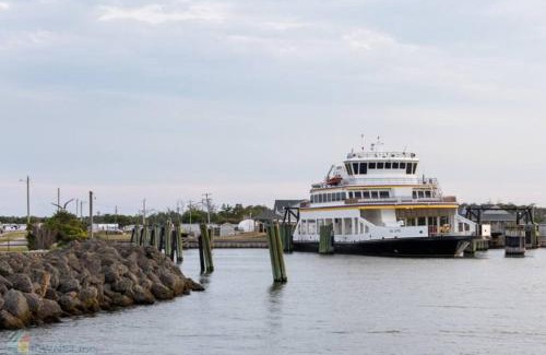 Cedar Island Casa | Ferry Retreat