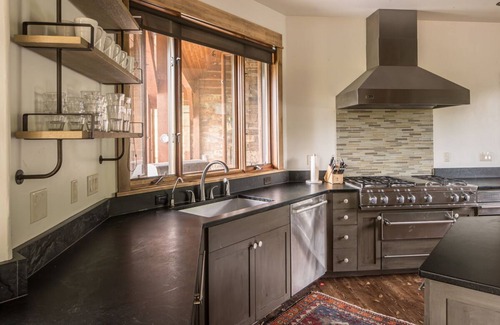 Spanish Peaks Casa | Book a Summer Getaway! Modern Mountain Home, Deck and Outdoor Fireplace, Near Ousel Falls Park!
