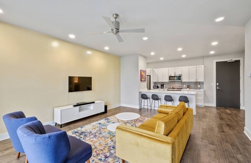 Bywater Condominio | Festive Luxury Condo Near the Quarter with Balcony