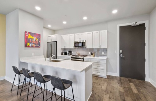 Bywater Condominio | Festive Luxury Condo Near the Quarter with Balcony