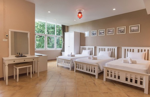 Wat Ratchabophit Casa | Feung Nakorn Balcony Rooms and Cafe