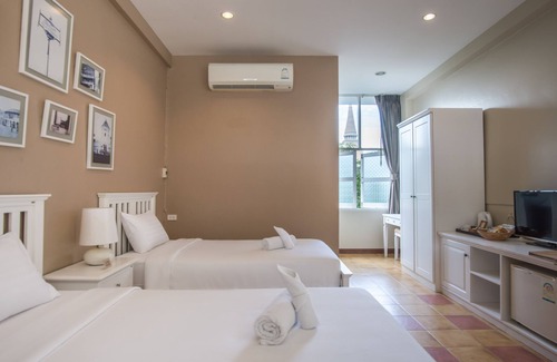 Wat Ratchabophit Casa | Feung Nakorn Balcony Rooms and Cafe